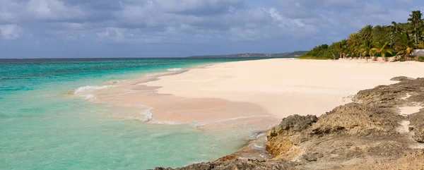 Kayalık anguilla beach — Stok fotoğraf