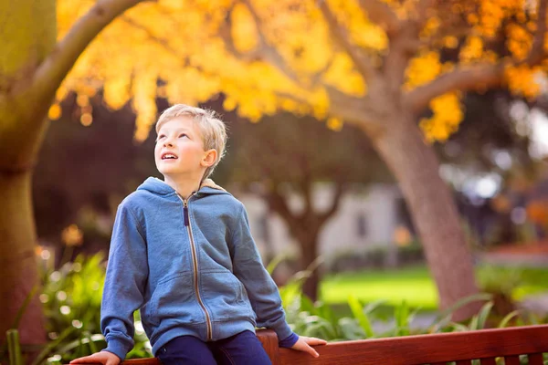 Adorabile ragazzo sorridente — Foto Stock