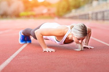 genç kadın Stadyumu'nda