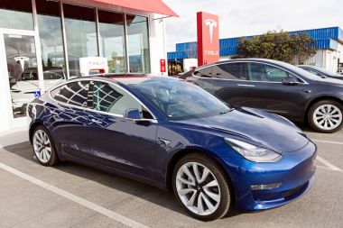 Tesla model 3 yeni elektrikli otomobil