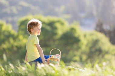 Paskalya zamanı çocuğa