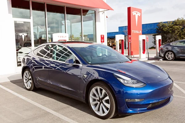 Tesla model 3 новый электромобиль — стоковое фото