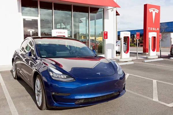 Tesla model 3 новый электромобиль — стоковое фото