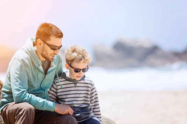 Padre e hijo juntos —  Fotos de Stock