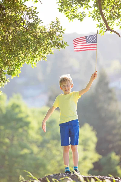 Niño celebrando el día de la independencia —  Fotos de Stock