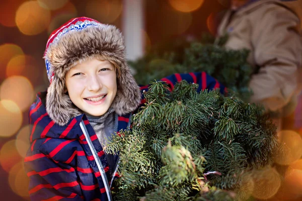 Barn vid jul — Stockfoto