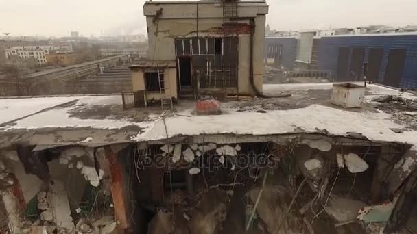 Ancien Bâtiment Béton Armé Est Démoli Avec Des Équipements Spéciaux — Video