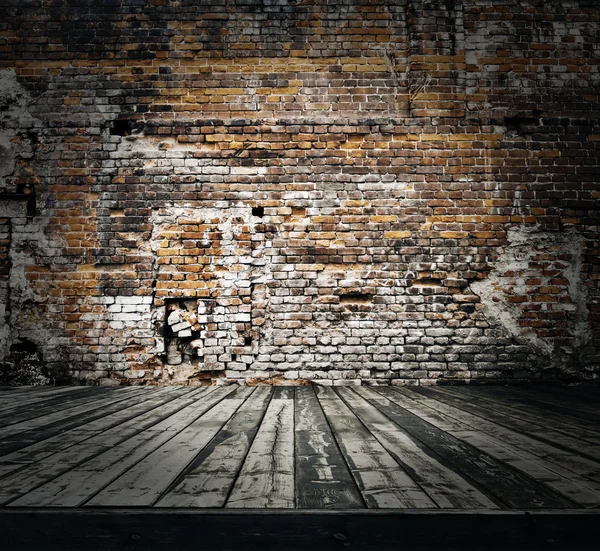 Vecchia camera con muro di mattoni — Foto Stock