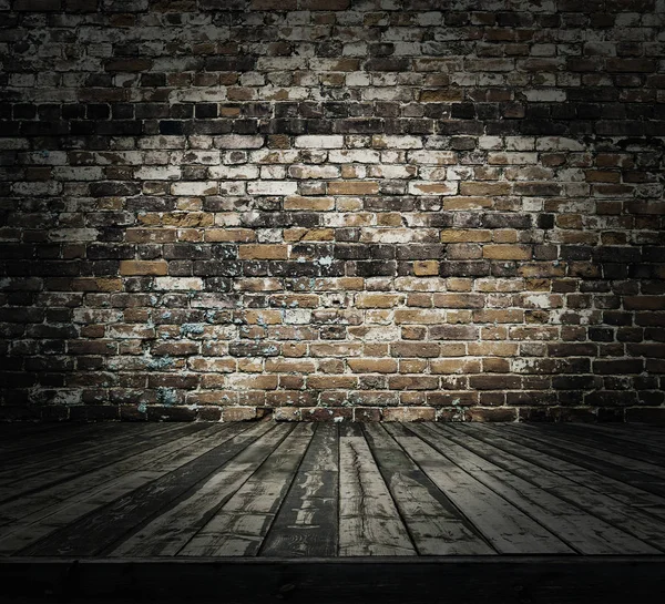 Vieja habitación con pared de ladrillos — Foto de Stock