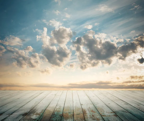 Hemel en houten vloer — Stockfoto