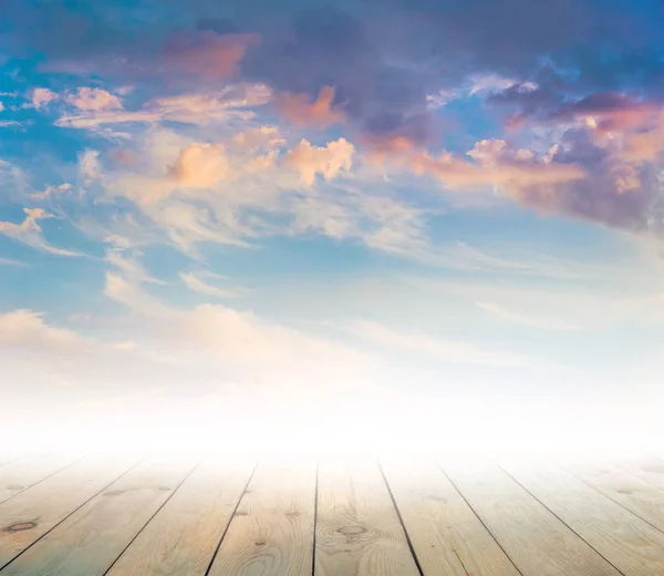 Cielo y suelo de madera — Foto de Stock