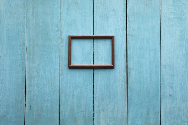 Fotoframe op houten muur — Stockfoto