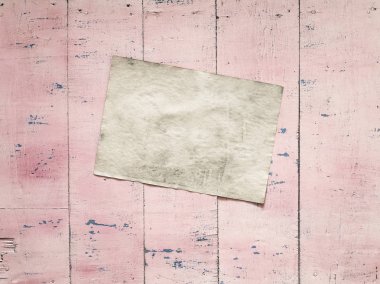 kağıt üzerinde pembe ahşap arka plan