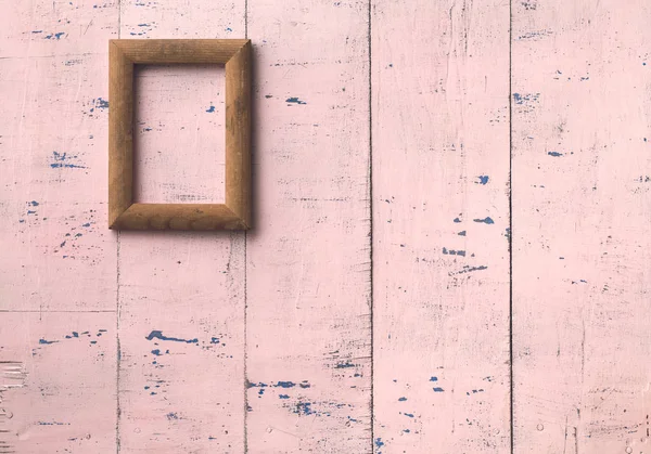 Рамка на старой розовой стене — стоковое фото