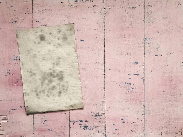 kağıt üzerinde pembe ahşap arka plan