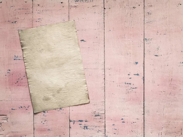 Kağıt grunge ahşap arka plan üzerinde