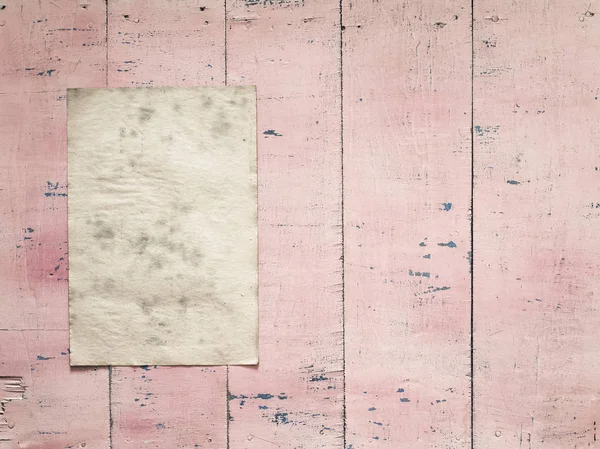 Kağıt grunge ahşap arka plan üzerinde