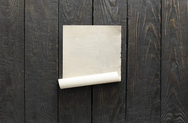 Vecchia carta su parete di legno — Foto Stock
