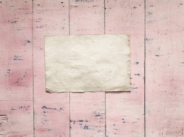 boş kağıt ahşap duvar üzerinde