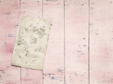 boş kağıt ahşap duvar üzerinde