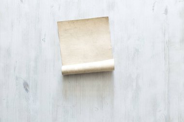 boş kağıt ahşap duvar üzerinde