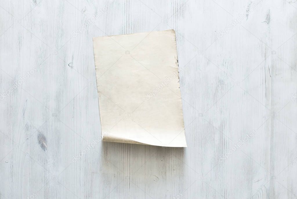 blank paper on wooden wall