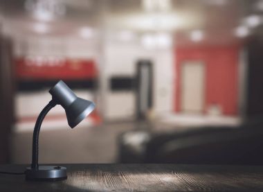 arka plan üzerinde bulanık oda iç tablo lamba