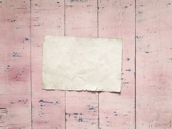 Старая Бумага Фоне Розовой Деревянной Стены — стоковое фото