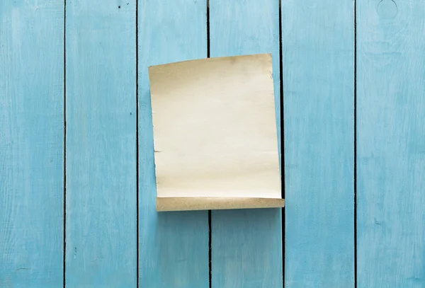 Altes Papier Auf Blauem Holzwandhintergrund — Stockfoto