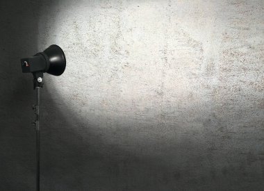 Beton duvar dokusu üzerinde yönelik spot