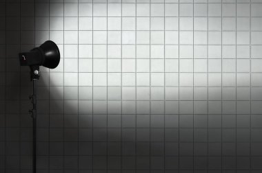 taş duvar bacckground üzerinde yönelik spot