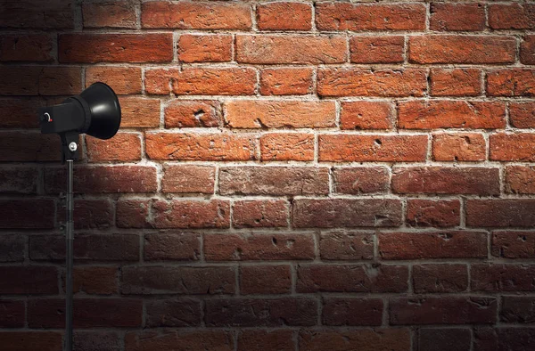 Scheinwerfer Orientiert Sich Der Struktur Der Ziegelwand — Stockfoto