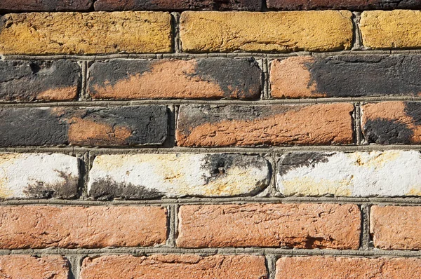 Fragmento de uma parede de tijolo de um tijolo multicor — Fotografia de Stock