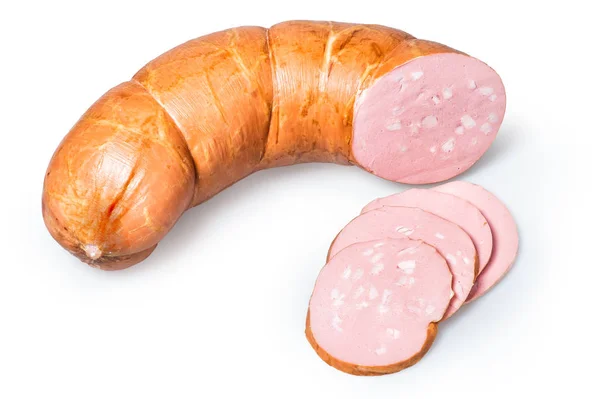 Saucisse bouillie dans un boîtier naturel sur fond blanc — Photo