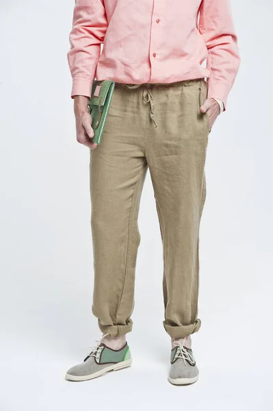 Hombre guapo pantalones camisa — Foto de Stock