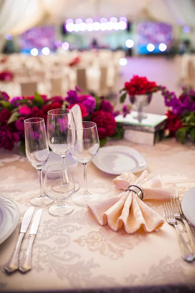 Servir mesa de boda —  Fotos de Stock