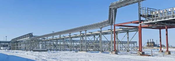 Raffinaderij uitzicht op de blauwe hemel — Stockfoto