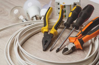 dizi elektrikçi araçları, bir bobin yasalarını tel ve backgr