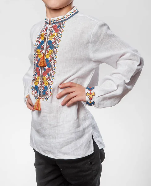Baumwollkleidung mit nationalen Ornamenten — Stockfoto