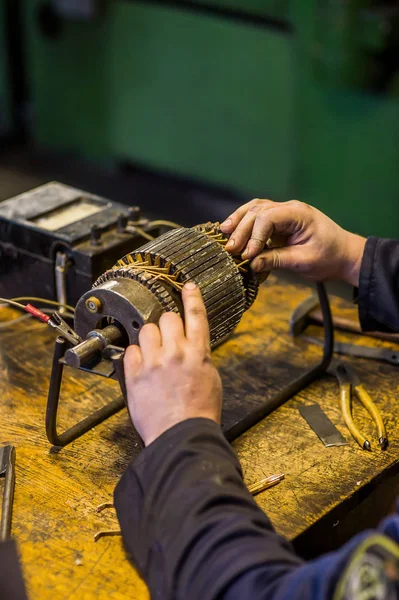 Arbeiter in der Fabrik — Stockfoto