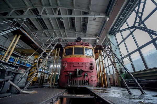 repairs  trains on the railway plant