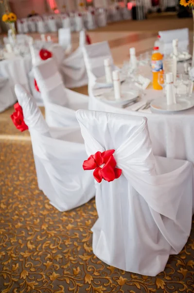 Belas decorações de casamento no interior e na mesa — Fotografia de Stock