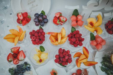 meyve büfesi masada