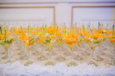 meyve büfesi masada