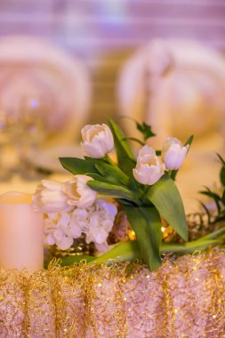 güzel çiçek vazolar ve süslemeleri düğün