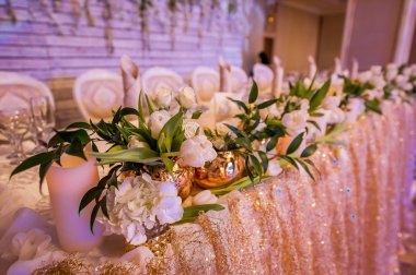 güzel çiçek vazolar ve süslemeleri düğün