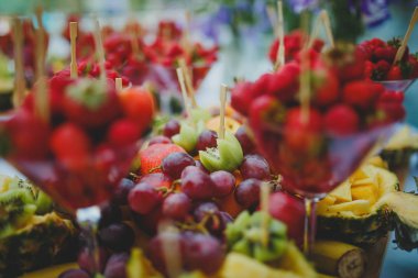 meyve büfesi masada