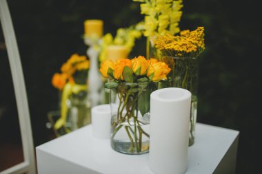 güzel çiçek vazolar ve süslemeleri düğün
