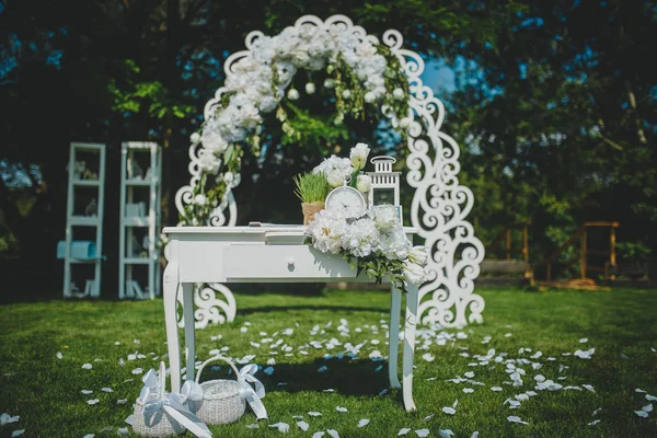 Mesas de boda y hermosos paisajes —  Fotos de Stock