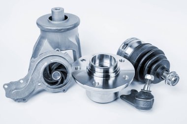 Araba için beyaz arka plan üzerinde taşıyan